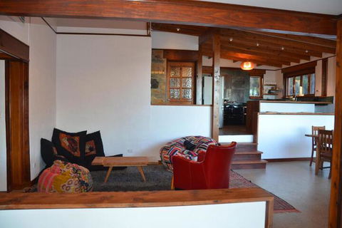 Of Stone & Wood Guesthouse Secluded Getaway! - Accommodation Asia 3