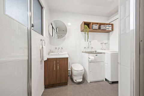 Boats And Bedzzz Houseboat Stays & Renmark River Villas - Accommodation Asia 2