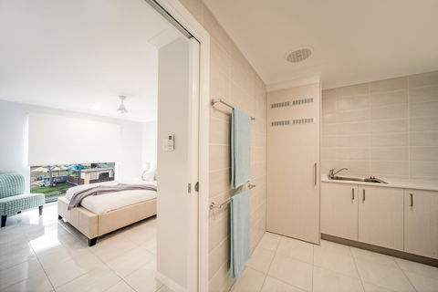 Airlie On Main Street Airlie Beach - Accommodation Guide 3