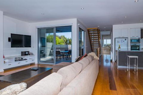 10 Sands Bvd - Accommodation Guide 6