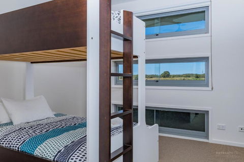 10 Sands Bvd - Accommodation Guide 4