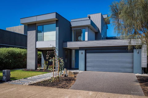 10 Sands Bvd - Accommodation Guide 3