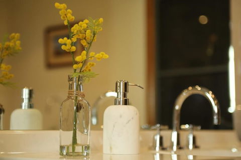 William Hunt's Retreat - Redwood Studio - Accommodation Guide 4