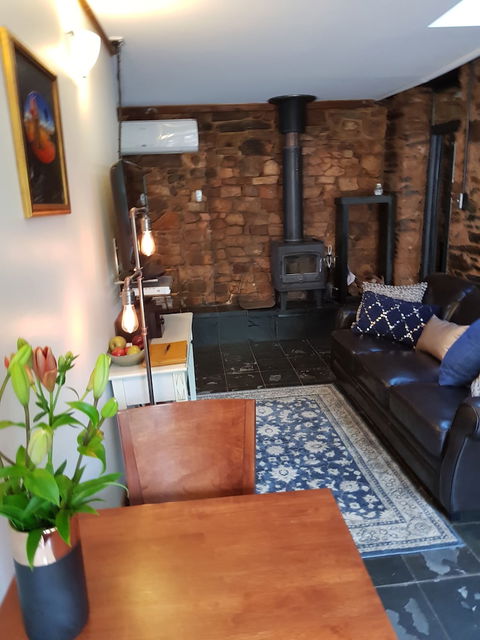 William Hunt's Retreat - Redwood Studio - Accommodation Guide 6