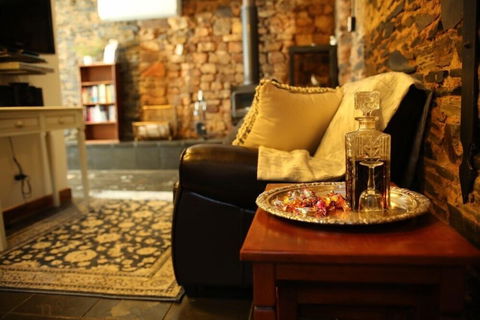 William Hunt's Retreat - Redwood Studio - Accommodation Guide 1