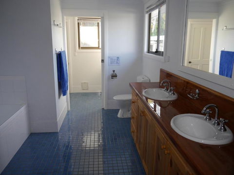 The Beach Escape - Accommodation Guide 3