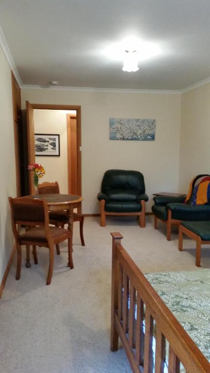 Beezneez B & B - Accommodation Guide 3