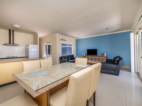 Seafront Unit 60 - Accommodation Guide 5