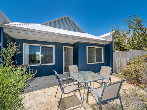 Seafront Unit 60 - Accommodation Guide 0