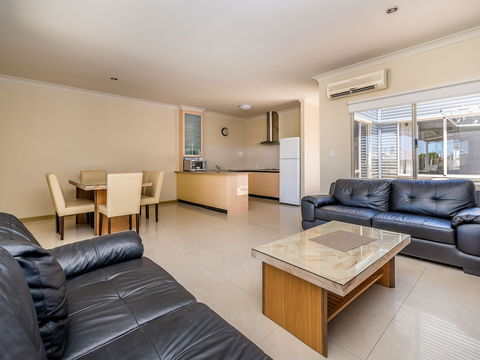 Seafront Unit 60 - Accommodation Guide 6