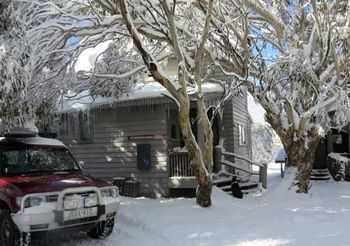 Powderhounds - Accommodation Guide 2