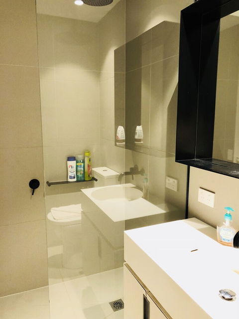 Comfy 2-Bedroom Apartment Level 5 - Accommodation Asia 6