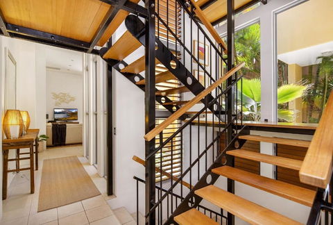 Contemporary & Luxurious Little Cove - Accommodation Asia 5