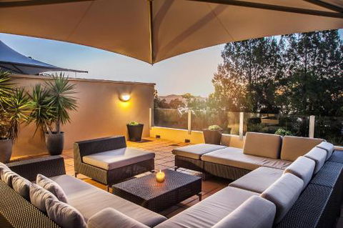 Contemporary & Luxurious Little Cove - Accommodation Asia 4