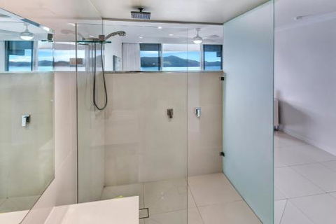 Fully Renovated Frangipani Beach Front Apartments - Accommodation Asia 2