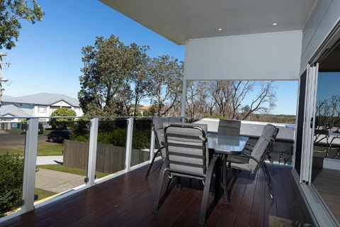 Surfmist - Accommodation Guide 1
