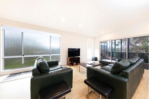 Surfmist - Accommodation Guide 2
