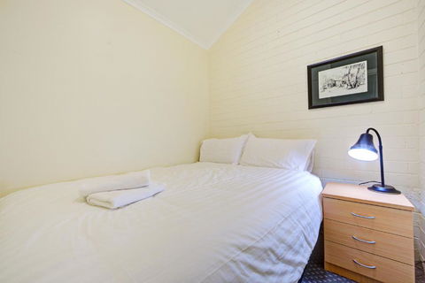Snow Ski Apartments 31 - Accommodation Guide 2