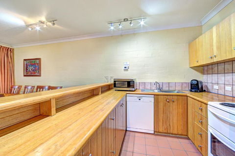Snow Ski Apartments 41 - Accommodation Guide 2