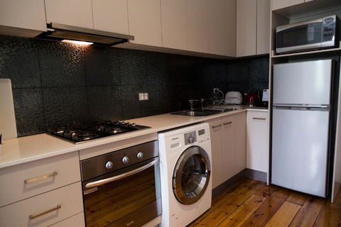 Simmers Serviced Apartments - Accommodation Asia 6