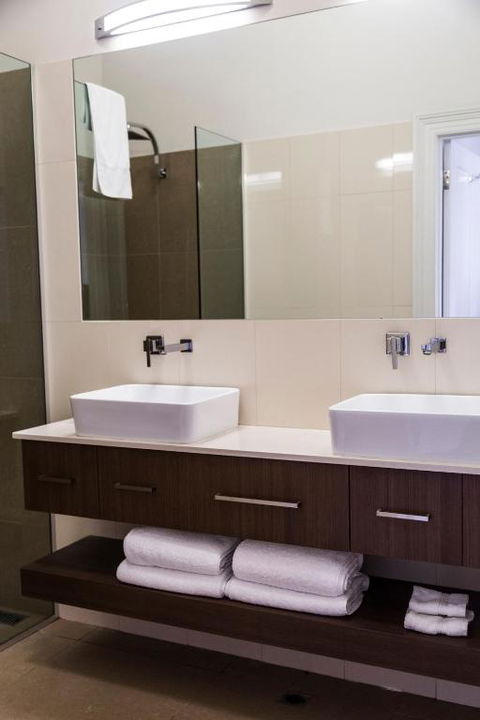 Simmers Serviced Apartments - Accommodation Asia 4