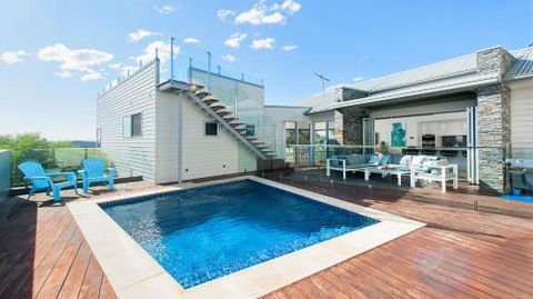 The Lookout Ultra Modern & Luxurious - Accommodation Asia 3