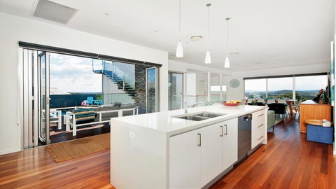 The Lookout Ultra Modern & Luxurious - Accommodation Asia 5
