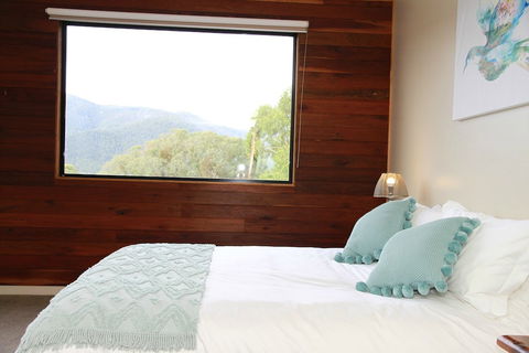 Woollybutt - Accommodation Guide 0