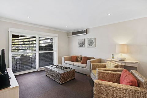 Pacific Blue Pool Spa & More Available In Complex! - Accommodation Guide 2