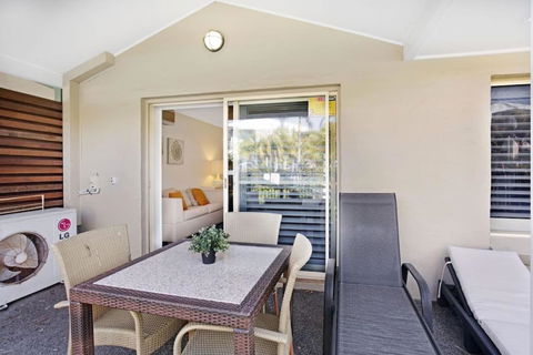 Pacific Blue Pool Spa & More Available In Complex! - Accommodation Guide 6