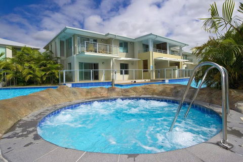 Pacific Blue Pool Spa & More Available In Complex! - Accommodation Guide 1