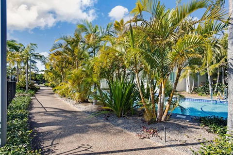 Pacific Blue Pool Spa & More Available In Complex! - Accommodation Guide 3