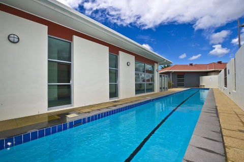 Pacific Blue Pool Spa & More Available In Complex! - Accommodation Guide 5
