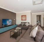 Maison Noir 2 Well appointed modern accommodation with mountain views - Accommodation Asia