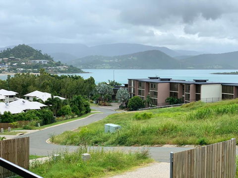 DAYDREAMING Airlie Beach Water Views & Only 200m To Boardwalk. - Accommodation Guide 2