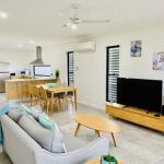 DAYDREAMING Airlie Beach Water Views & Only 200m To Boardwalk. - Accommodation Guide 0
