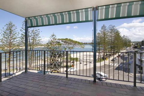 Lowanna Unit 10 24 Bulcock Beach Esplanade Bulcock Beach - Accommodation Asia 0