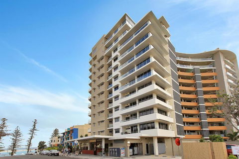 Monaco Unit 905 12 Otranto St - Accommodation Asia 1