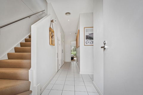 Comfy Coast Drive Condo - Accommodation Guide 4