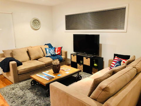 2 Bedroom Townhouse Family & Corporate Bookings Only - Accommodation Guide 2
