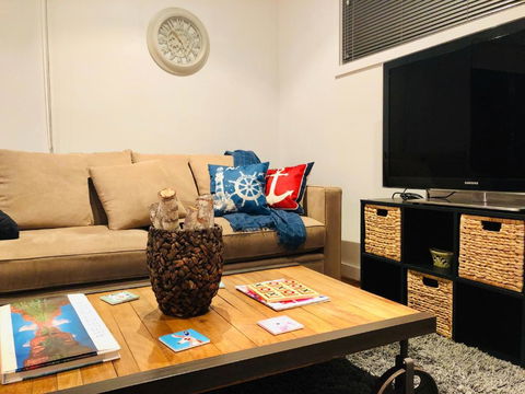 2 Bedroom Townhouse Family & Corporate Bookings Only - Accommodation Guide 3