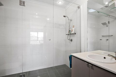 2 Bedroom Townhouse Family & Corporate Bookings Only - Accommodation Guide 1