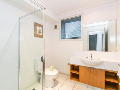APARTMENT 10 PACIFIC APARTMENTS FREE WIFI! - Accommodation Guide 4