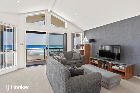 Absolute Waterfront At Anna Bay - Accommodation Asia 3