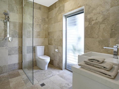 Go With The Flow Noosa Sound - Accommodation Guide 3