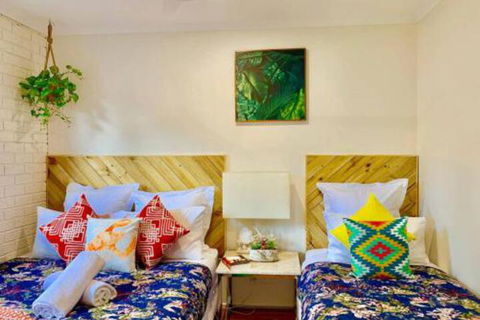 PARADISE COURT VILLA 1 Free Wifi - Accommodation Guide 2