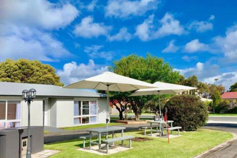 PARADISE COURT VILLA 1 Free Wifi - Accommodation Guide 1