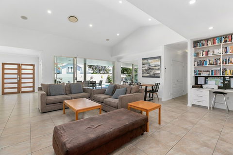 Perfect Family Holiday Home On Noosa Sound 3 Key Court - Accommodation Asia 5