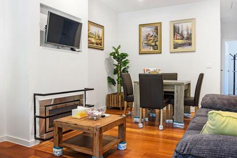 Woody Lifestyle One Bedroom Apartment - Accommodation Asia 3