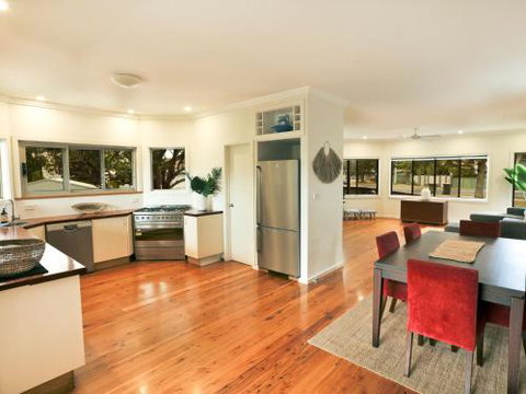 River Breeze 60 Wooli Street Yamba. Linen Unlimited Wi Fi Just Listed. - Accommodation Guide 0